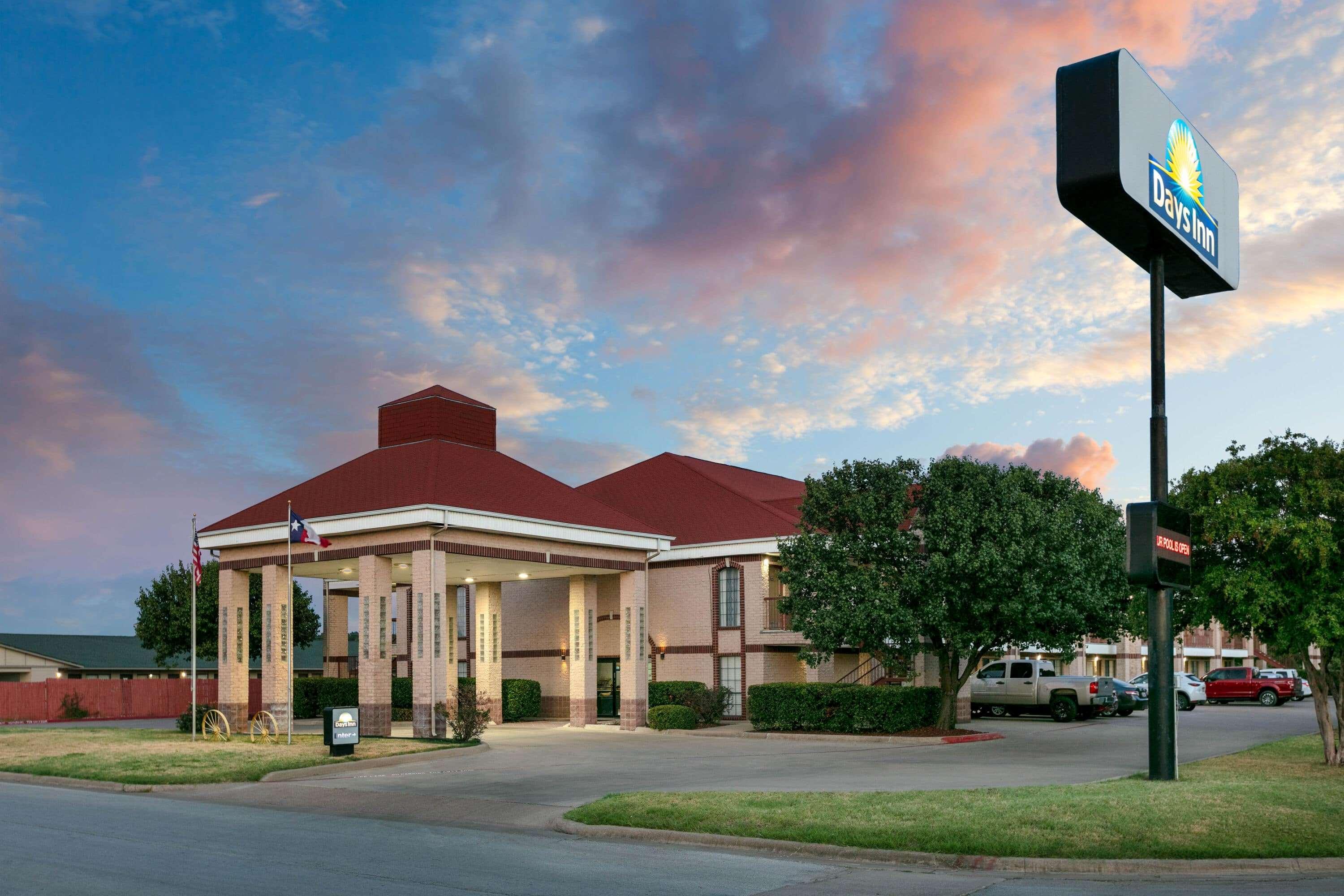 Days Inn By Wyndham Granbury Exterior foto