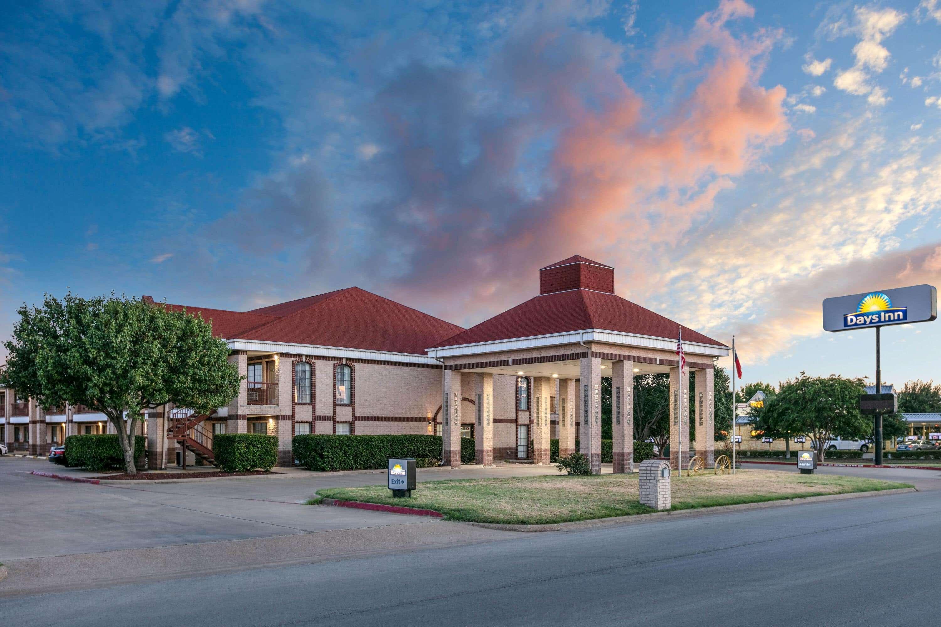 Days Inn By Wyndham Granbury Exterior foto